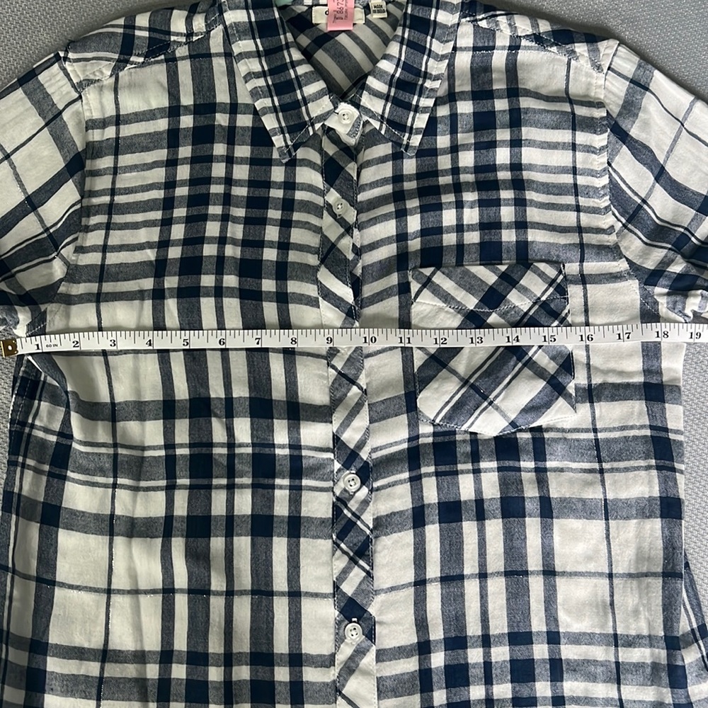 Dylan Button Down Flannel Top. Size Medium - image 3